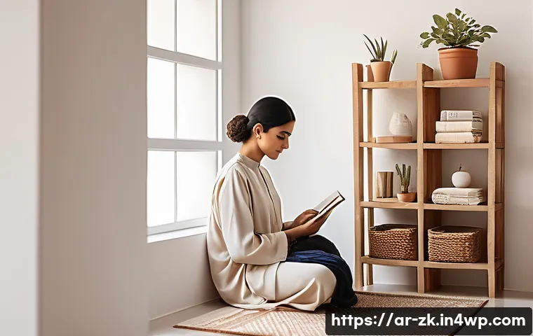 단순함의 철학을 적용하는 방법 - A serene and minimalistic Arabic home interior bathed in soft natural light, featuring organized she...